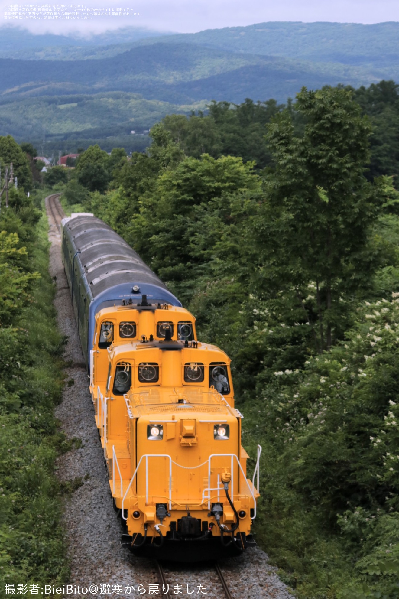 【JR北】2100系「THE ROYAL EXPRESS」が宗谷本線で試運転の拡大写真