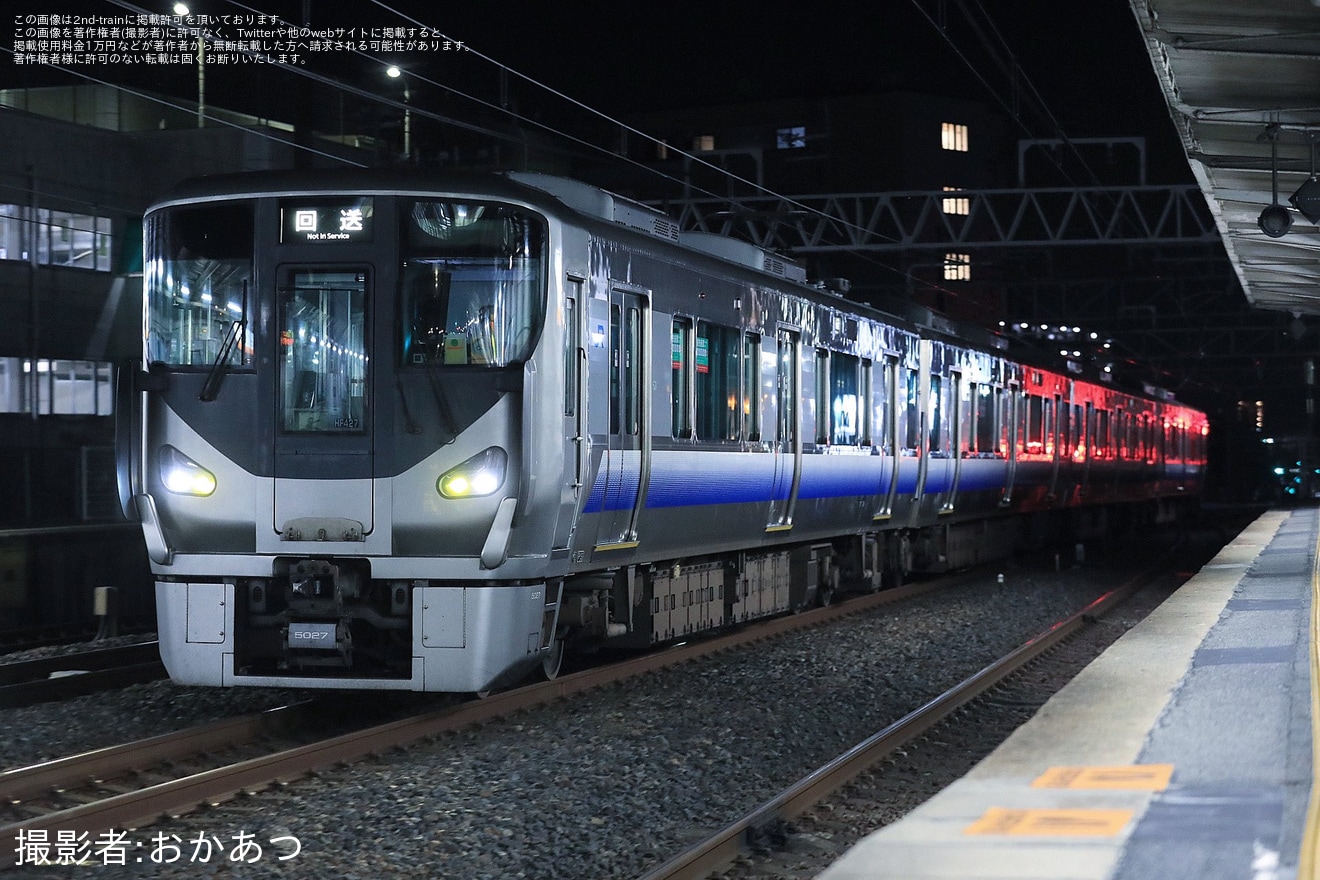 【JR西】225系HF427編成吹田総合車両所入場回送の拡大写真