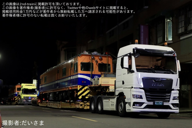 【台鐵】台灣鐵路管理局向け韓国製新型高速架線検測車 新製陸送を不明で撮影した写真