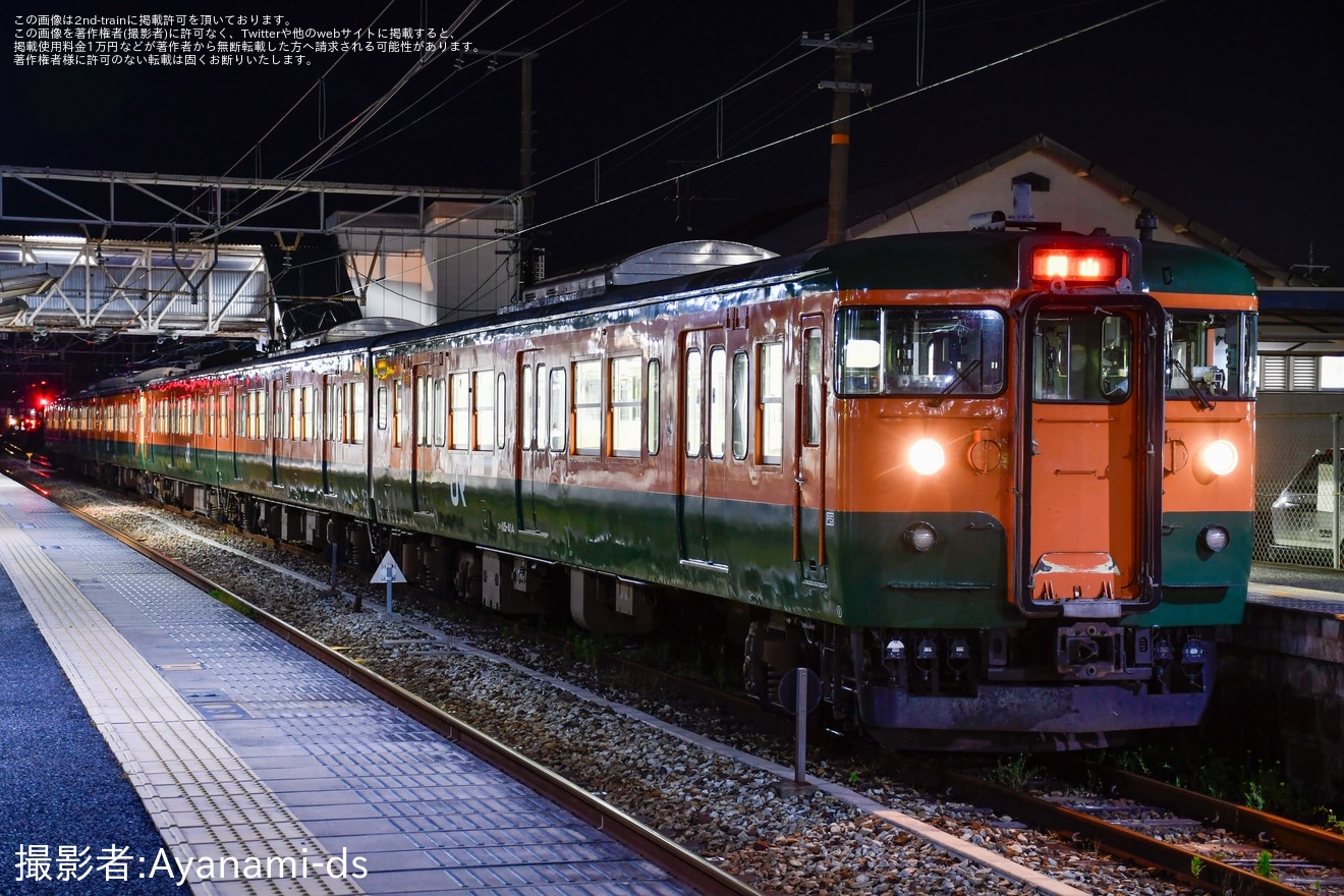 【JR西】115系D-26編成＋D-27編成が湘南色6連で運用の拡大写真