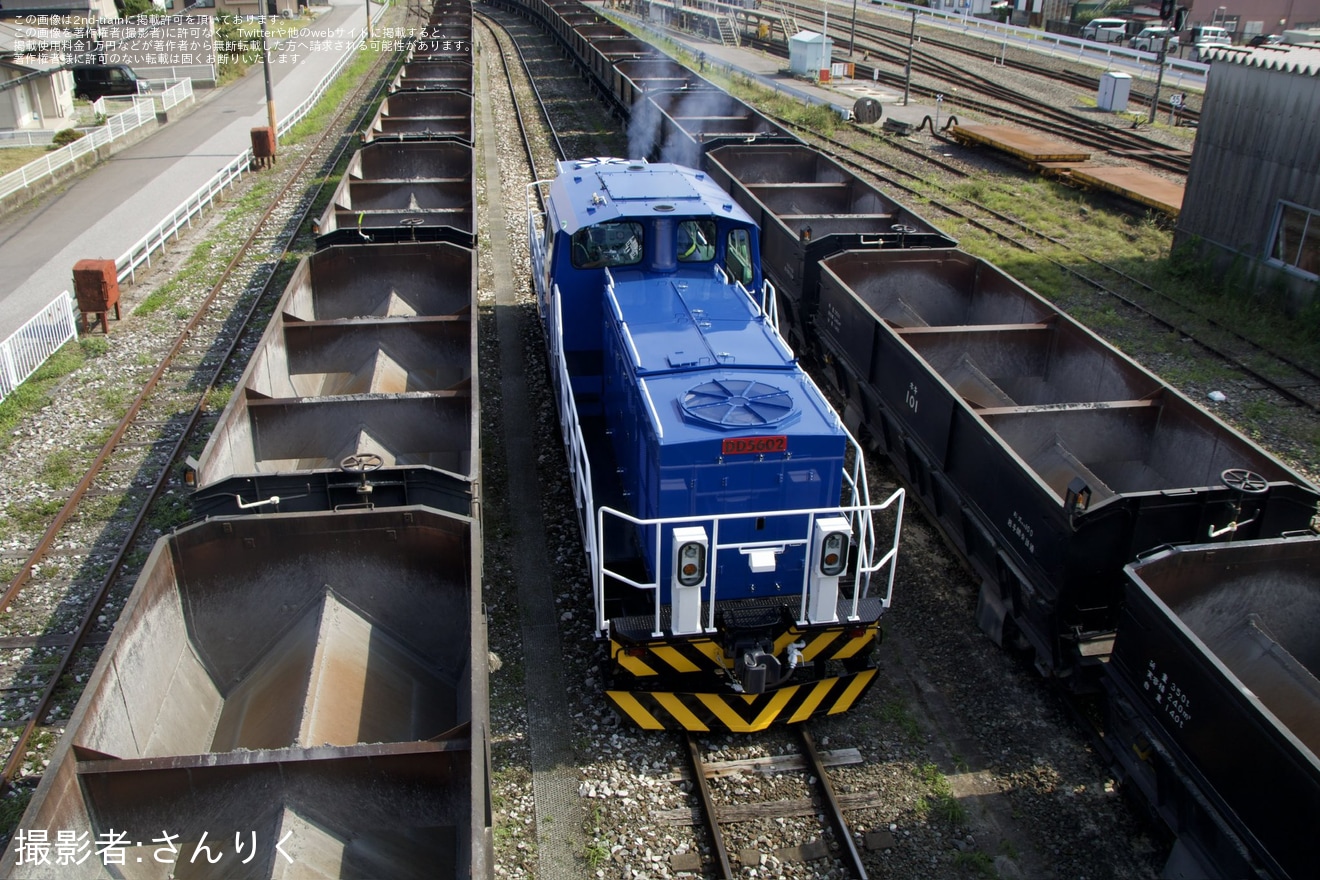 2nd-train 【岩開】新型ディーゼル機関車DD5602が試運転の写真 