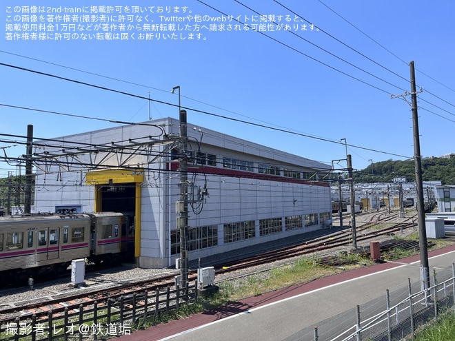 【京王】7000系7705Fのクーラー、パンタグラフが撤去を若葉台検車区付近で撮影した写真