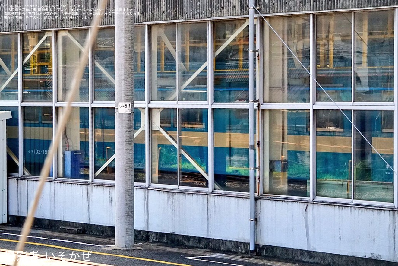 【JR九】小倉総合車両センター入場中の103系が国鉄色にの拡大写真