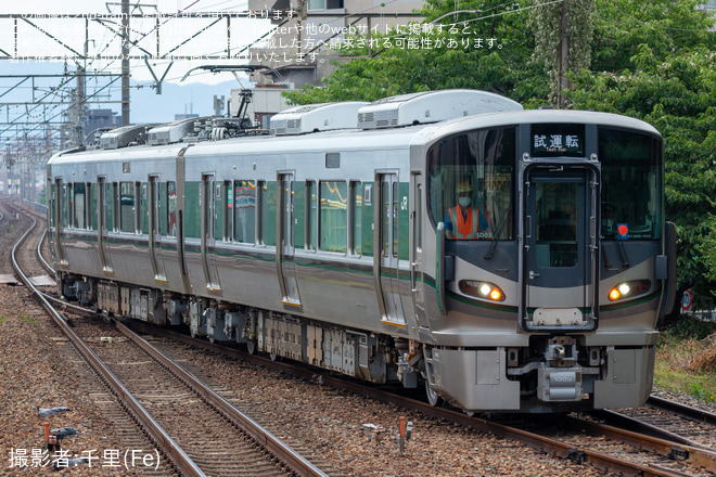 【JR西】227系SD03編成吹田総合車両所本所出場試運転を茨木駅で撮影した写真