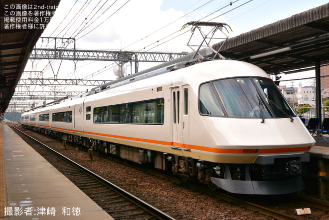 【近鉄】21000系UL01五位堂検修車庫出場試運転を名張駅で撮影した写真