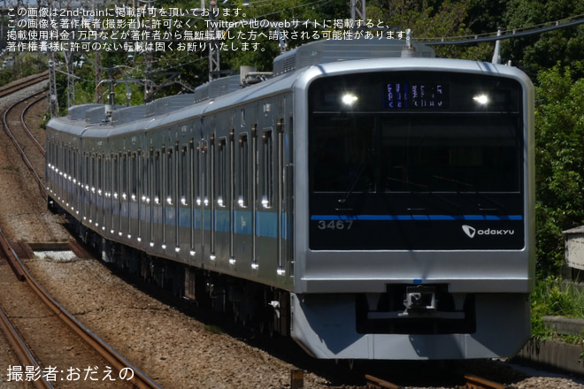 【小田急】更新工事を終えた3000形3267F(3267×6)営業運転復帰を善行駅で撮影した写真