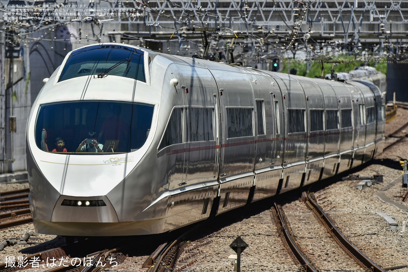 【小田急】50000形VSE 50002Fを使用した貸切列車が運転の拡大写真