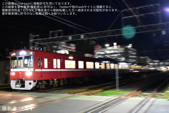 【京急】金沢文庫駅3番線へのホームドア輸送を金沢八景～金沢文庫間で撮影した写真
