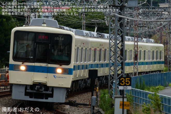 【小田急】8000形8260F(8260×6)大野総合車両所出場試運転を秦野駅で撮影した写真