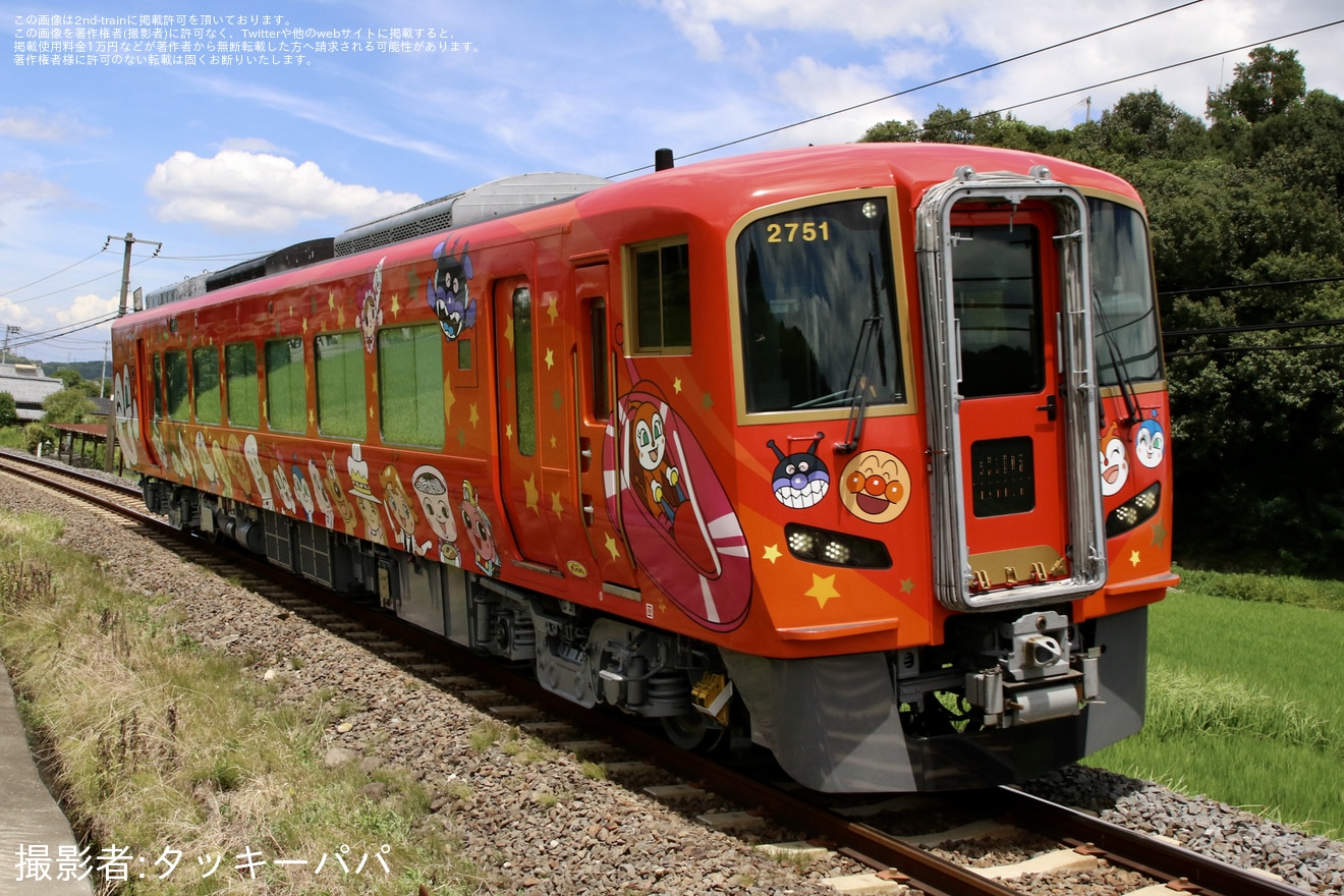 【JR四】2700系2751号車「あかいアンパンマン列車」多度津工場出場の拡大写真