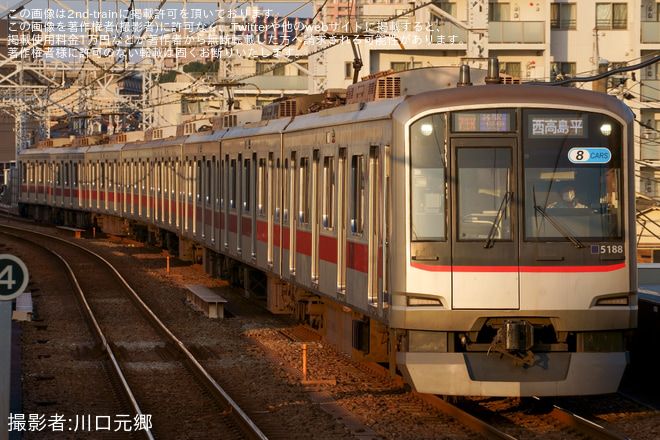 【都営】いたばし花火大会開催に伴う臨時列車運転を志村三丁目駅で撮影した写真