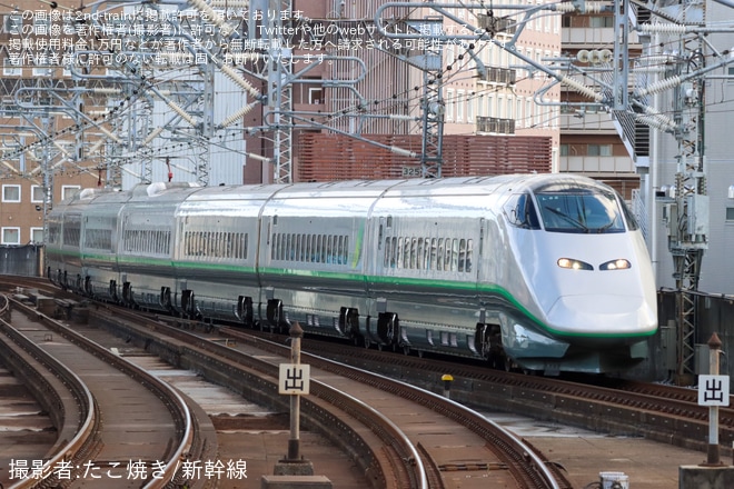 【JR東】E3系L65編成(復刻つばさ色)が東北新幹線で試運転を仙台駅で撮影した写真