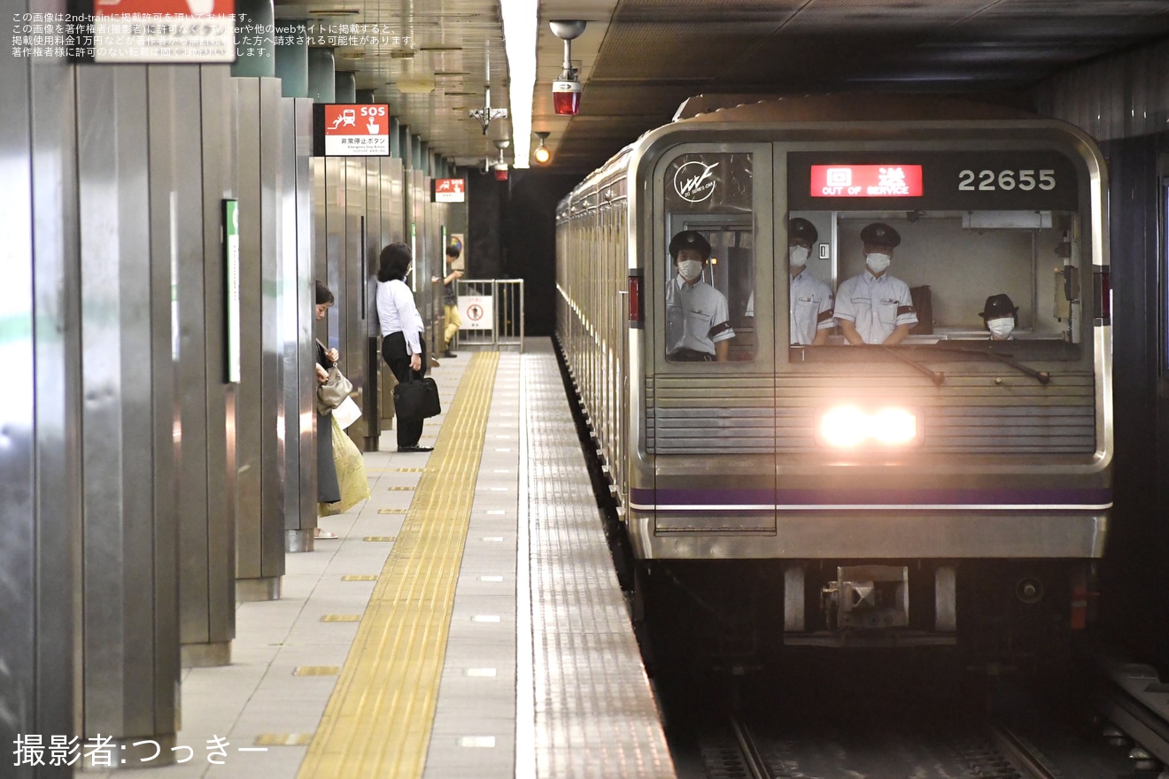 【大阪メトロ】22系22655Fが緑木検車場へ回送の拡大写真