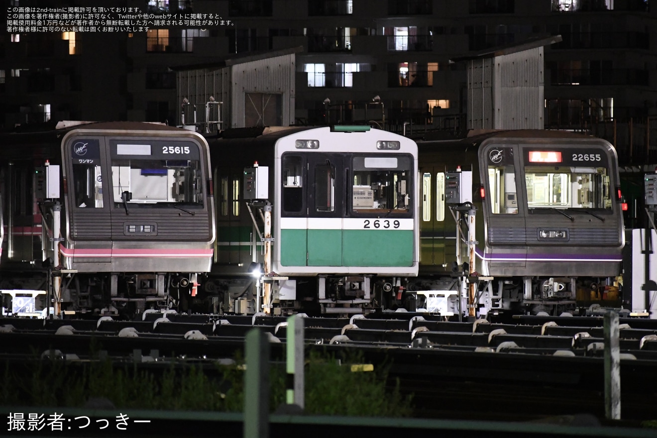 【大阪メトロ】22系22655Fが緑木検車場へ回送の拡大写真