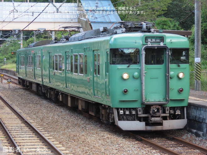 【JR西】113系が園部〜福知山間の運用を代走を下山駅で撮影した写真