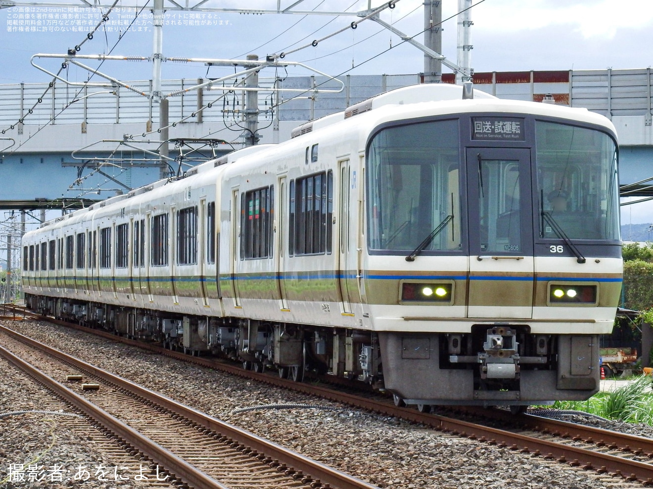 【JR西】221系NC606編成吹田総合車両所本所出場回送の拡大写真