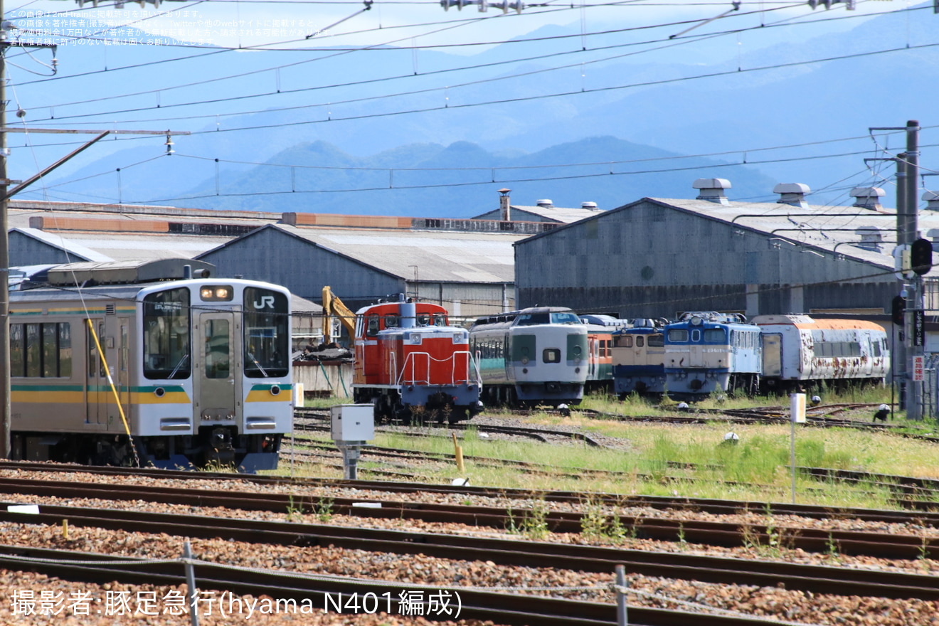 【JR東】E127系V2編成(南武支線用)が長野総合車両センター構内試運転の拡大写真