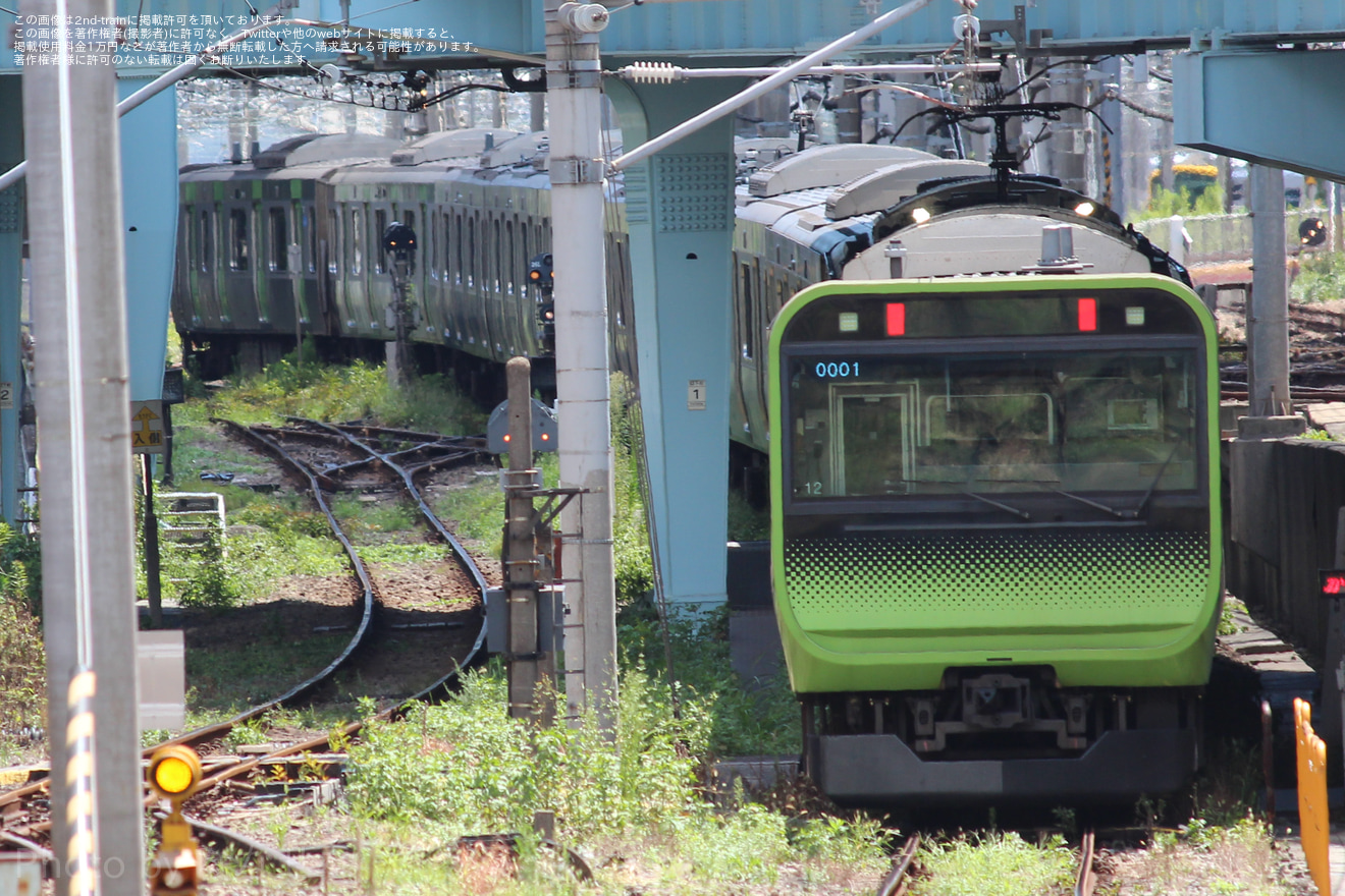 【JR東】 E235系トウ12編成 東京総合車両センター出場の拡大写真