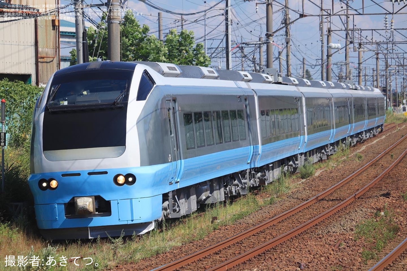 【JR東】水色となったE653系U102編成が秋田総合車両センター構内試運転の拡大写真