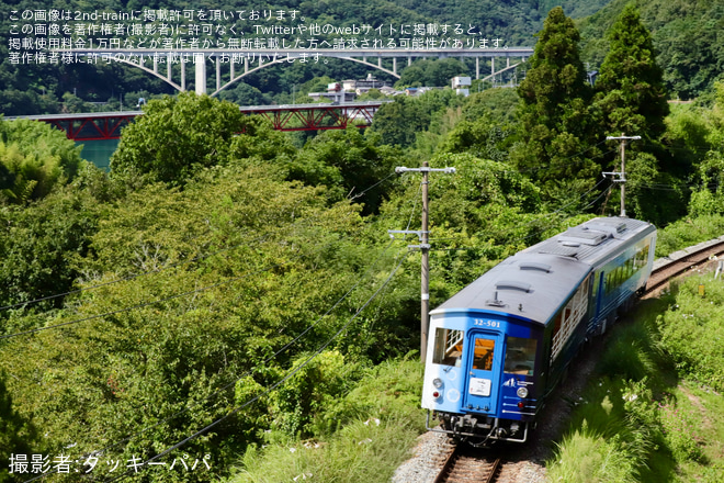 【JR四】藍よしのがわトロッコが土讃線大歩危駅まで入線を阿波池田～三縄間で撮影した写真