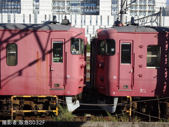 【JR西】415系C07編成＋C08編成廃車配給を岸辺駅で撮影した写真