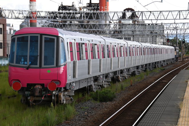 【都営】12-600形12-851F甲種輸送を吉原駅で撮影した写真
