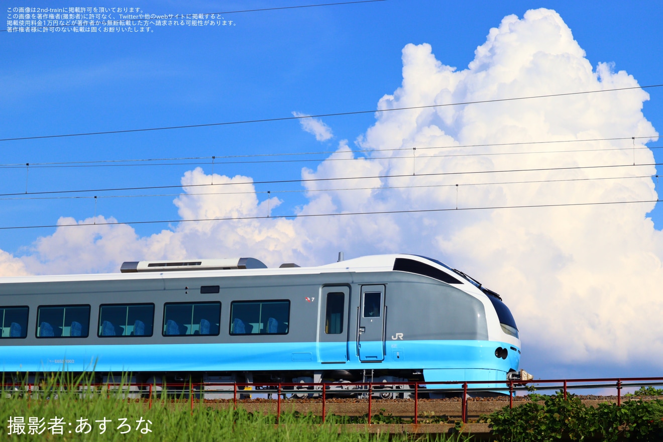 【JR東】水色となったE653系U102編成が秋田総合車両センター出場の拡大写真