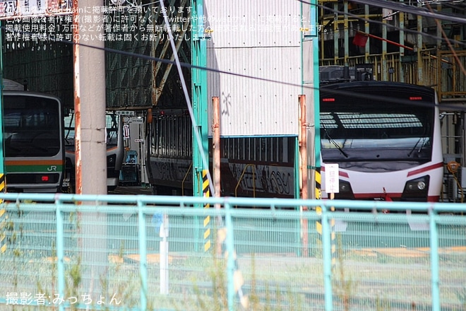 【JR東】HB-E300系「リゾートあすなろ」AH1編成が「「ひなび(陽旅)」」にを秋田総合車両センター付近で撮影した写真