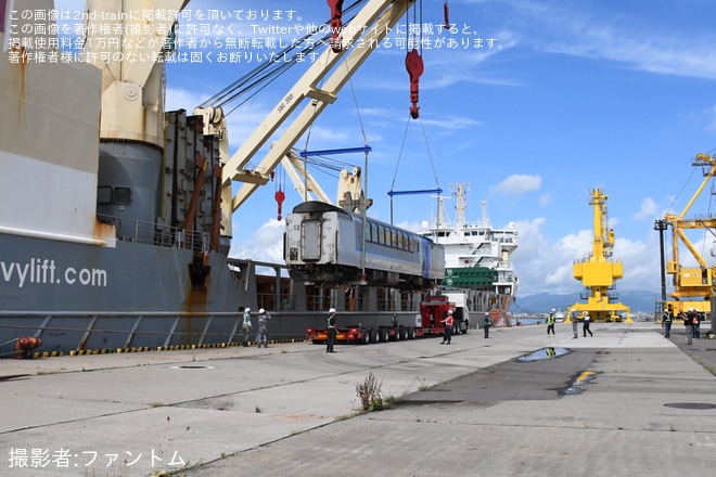 【JR北】キロ182-7551が、船に積み込みを不明で撮影した写真