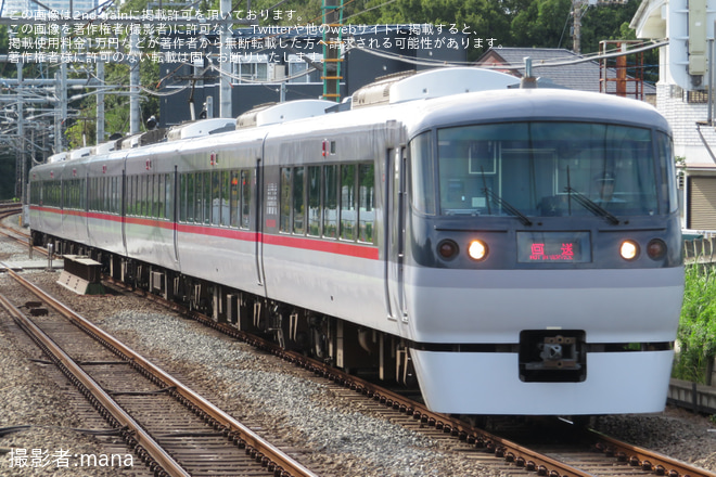 【西武】10000系「ニューレッドアロー」が臨時特急「ドーム」91号として池袋線・狭山線を運行を秋津駅で撮影した写真