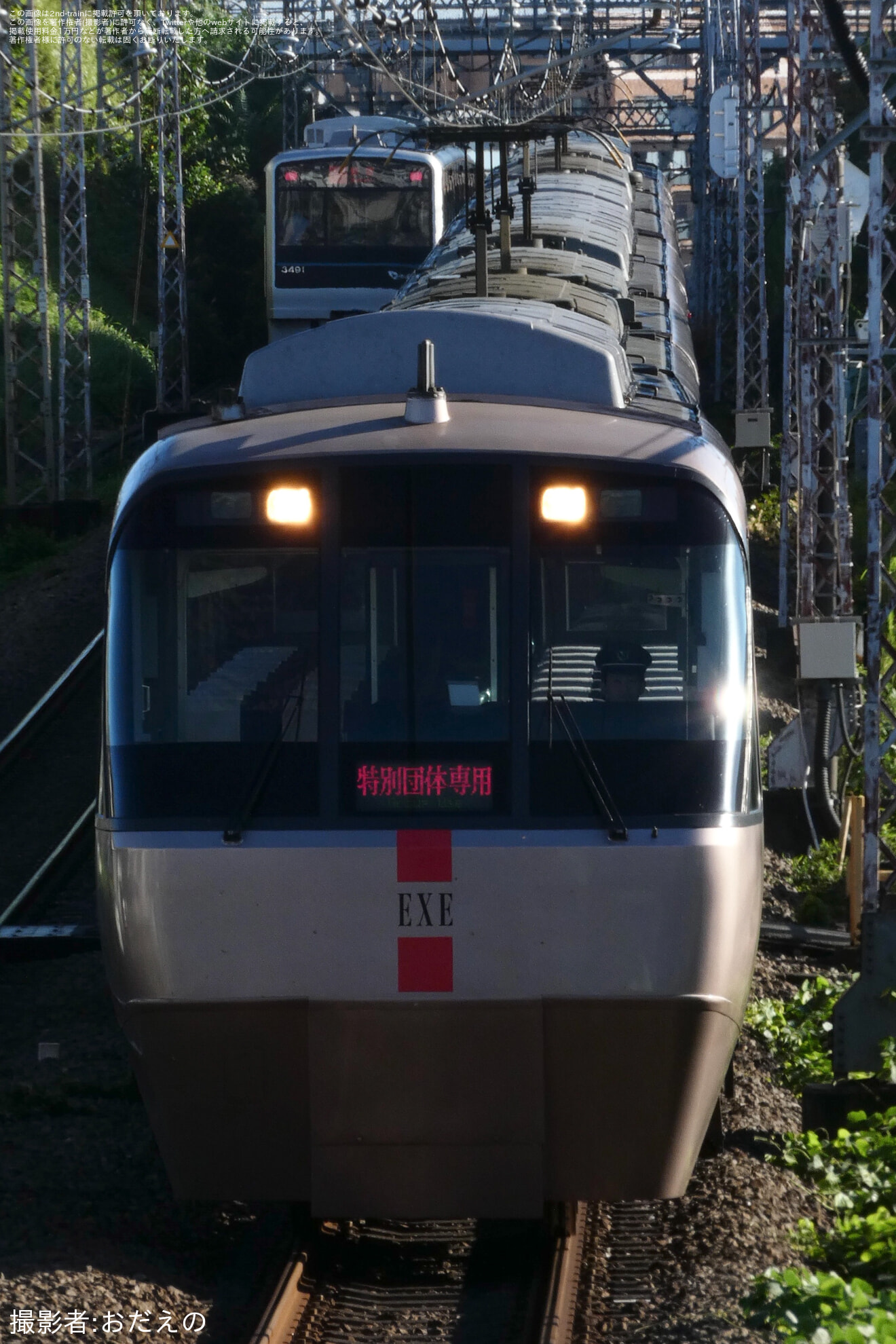 【小田急】30000形30057F+30257F(30057×4+30257×6)特別団体専用列車の拡大写真