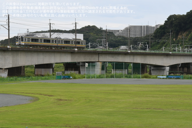 【JR東】E127系ナハV2編成 武蔵中原まで回送を梶ヶ谷貨物ターミナル～府中本町間で撮影した写真