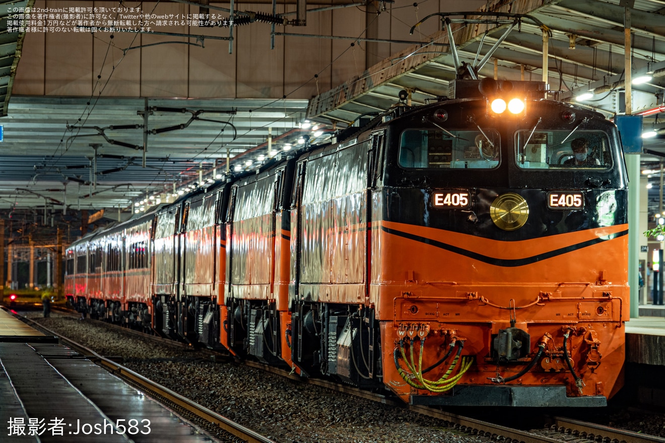 【台鐵】E405+E239+E238+E237牽引の鳴日号客車5両回送の拡大写真