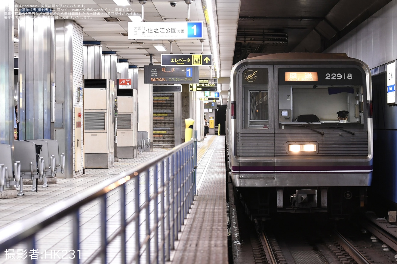 【大阪メトロ】22系22618Fが緑木検車場へ入場回送の拡大写真