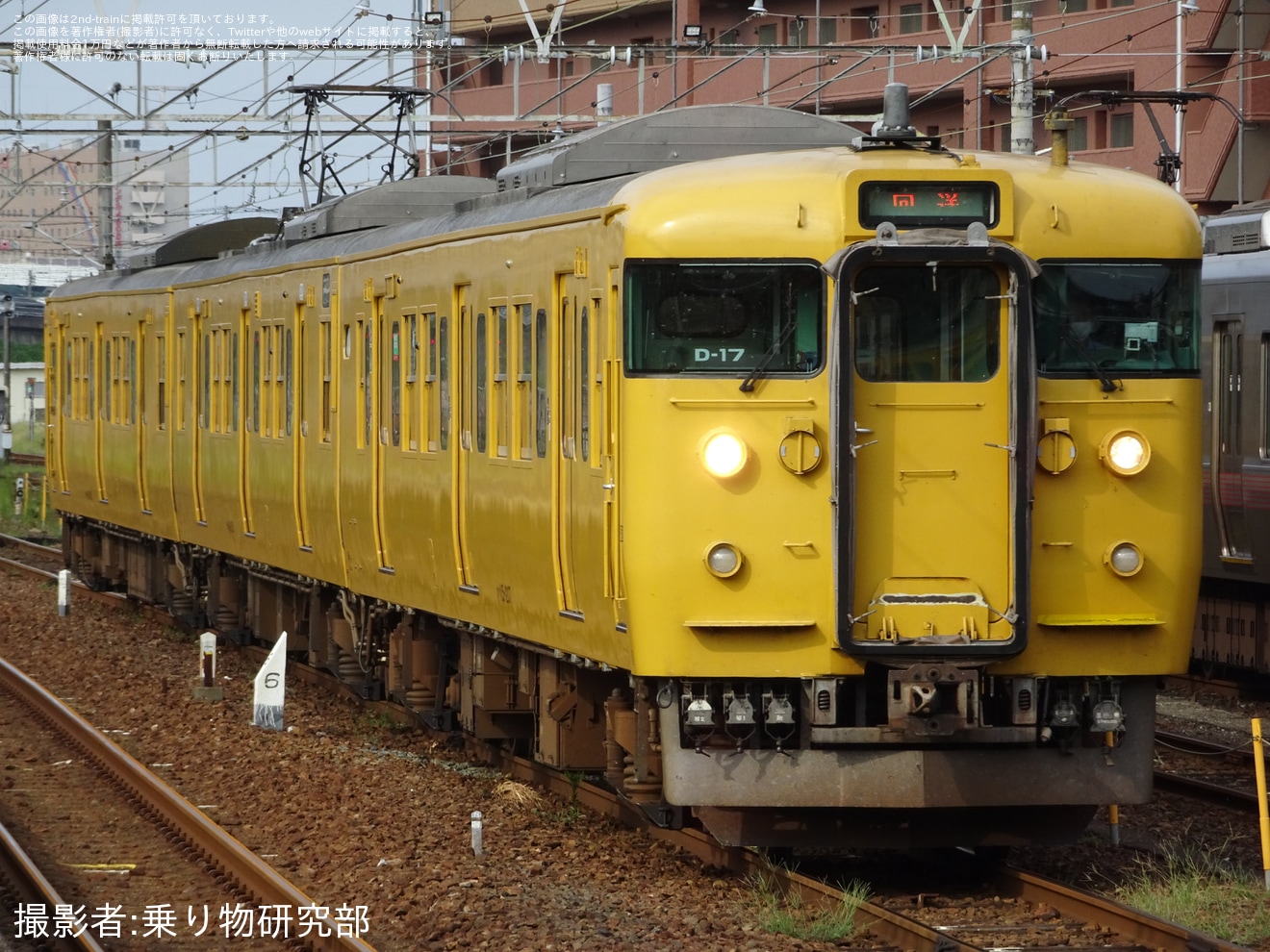 【JR西】115系D-17編成下関総合車両所入場回送の拡大写真