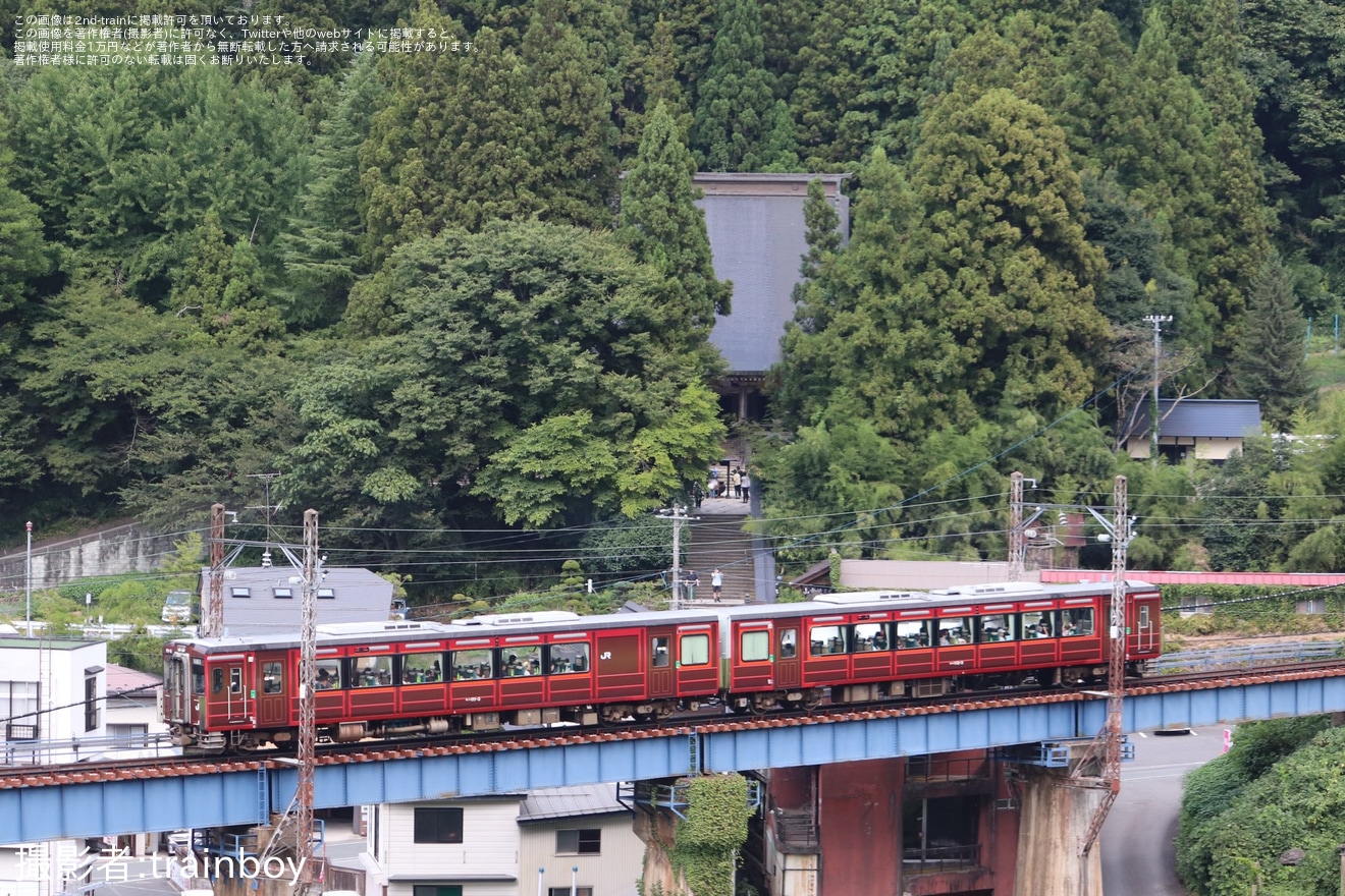 【JR東】キハ110系2両「レトロラッピング車両」使用「おいしいをのせて山形・松島号」ツアーが催行の拡大写真