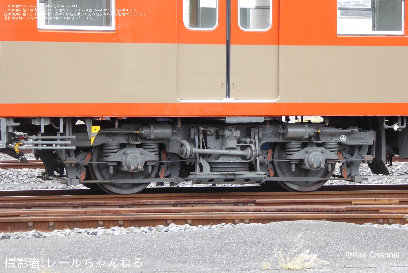 【東武】8000系8111Fの検査が進行中の拡大写真