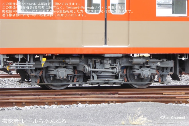 【東武】8000系8111Fの検査が進行中を不明で撮影した写真