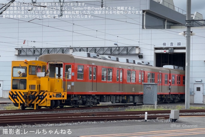 【東武】8000系8111Fの検査が進行中を不明で撮影した写真