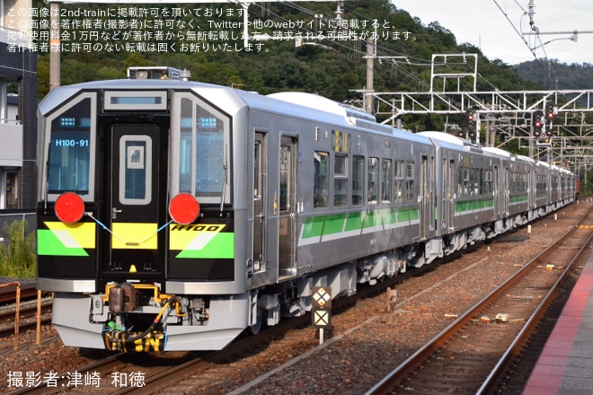 【JR北】H100形8両 甲種輸送を山科駅で撮影した写真