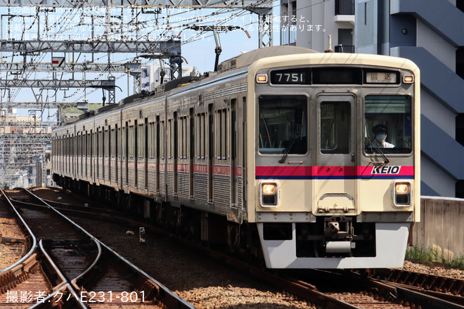 【京王】7000系7701F若葉台から高幡不動へ回送を府中駅で撮影した写真