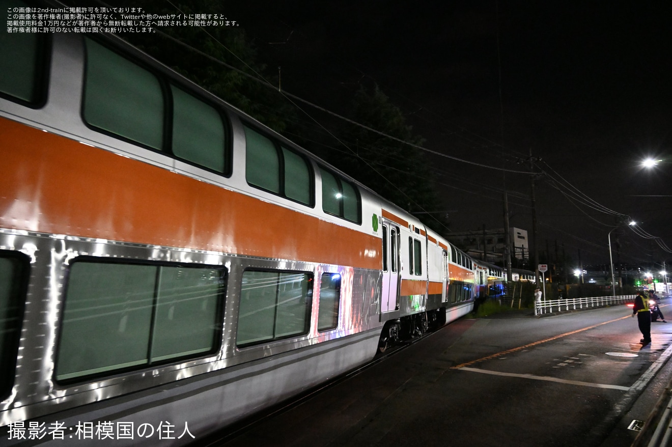 【JR東】E233系0番台グリーン車サロE232-3/4、サロE233-3/4 J-TREC横浜事業所出場の拡大写真