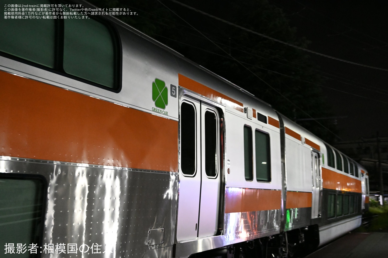 【JR東】E233系0番台グリーン車サロE232-3/4、サロE233-3/4 J-TREC横浜事業所出場の拡大写真