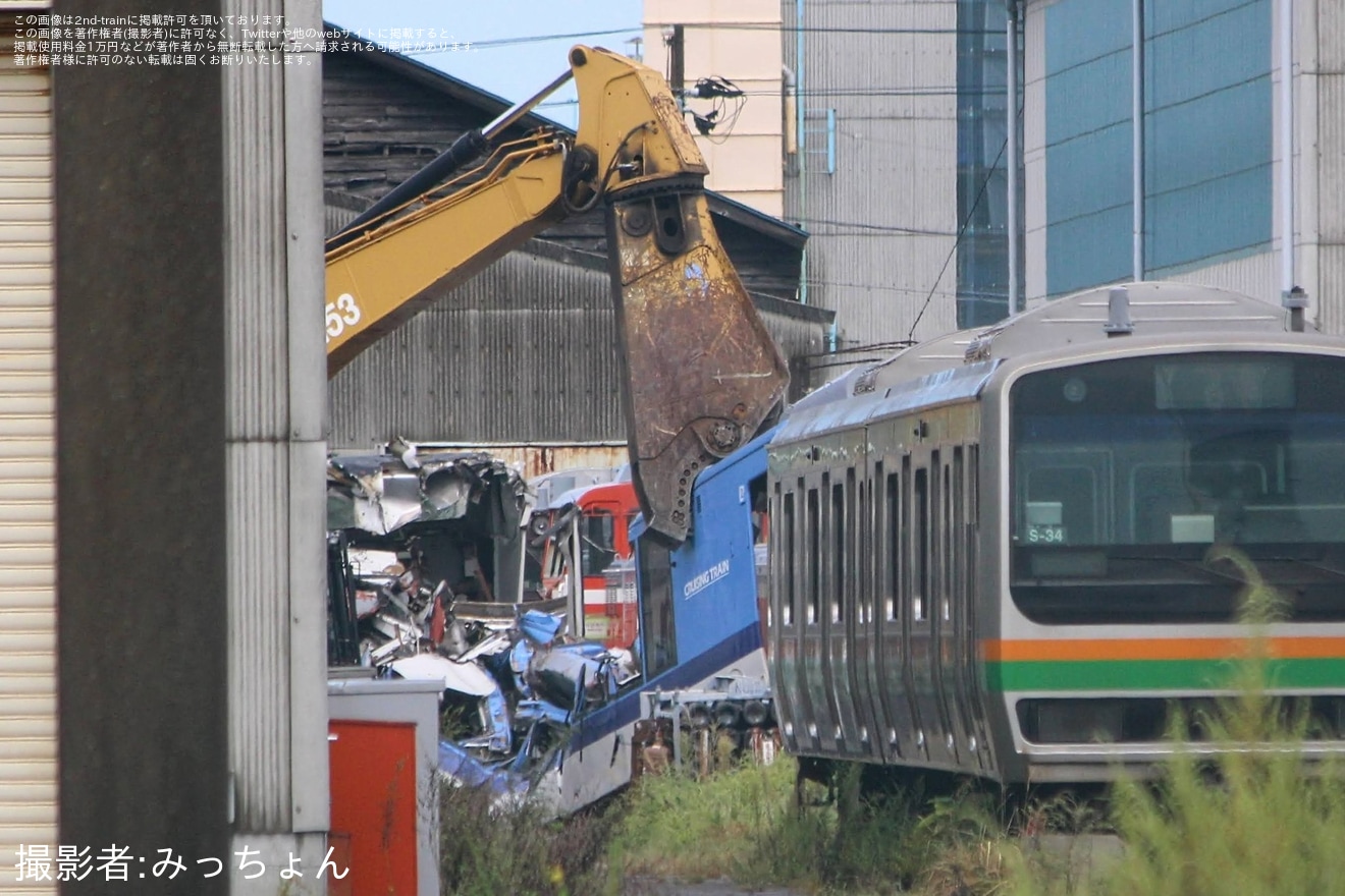 【JR東】キハ48形「クルージングトレイン」が解体中の拡大写真