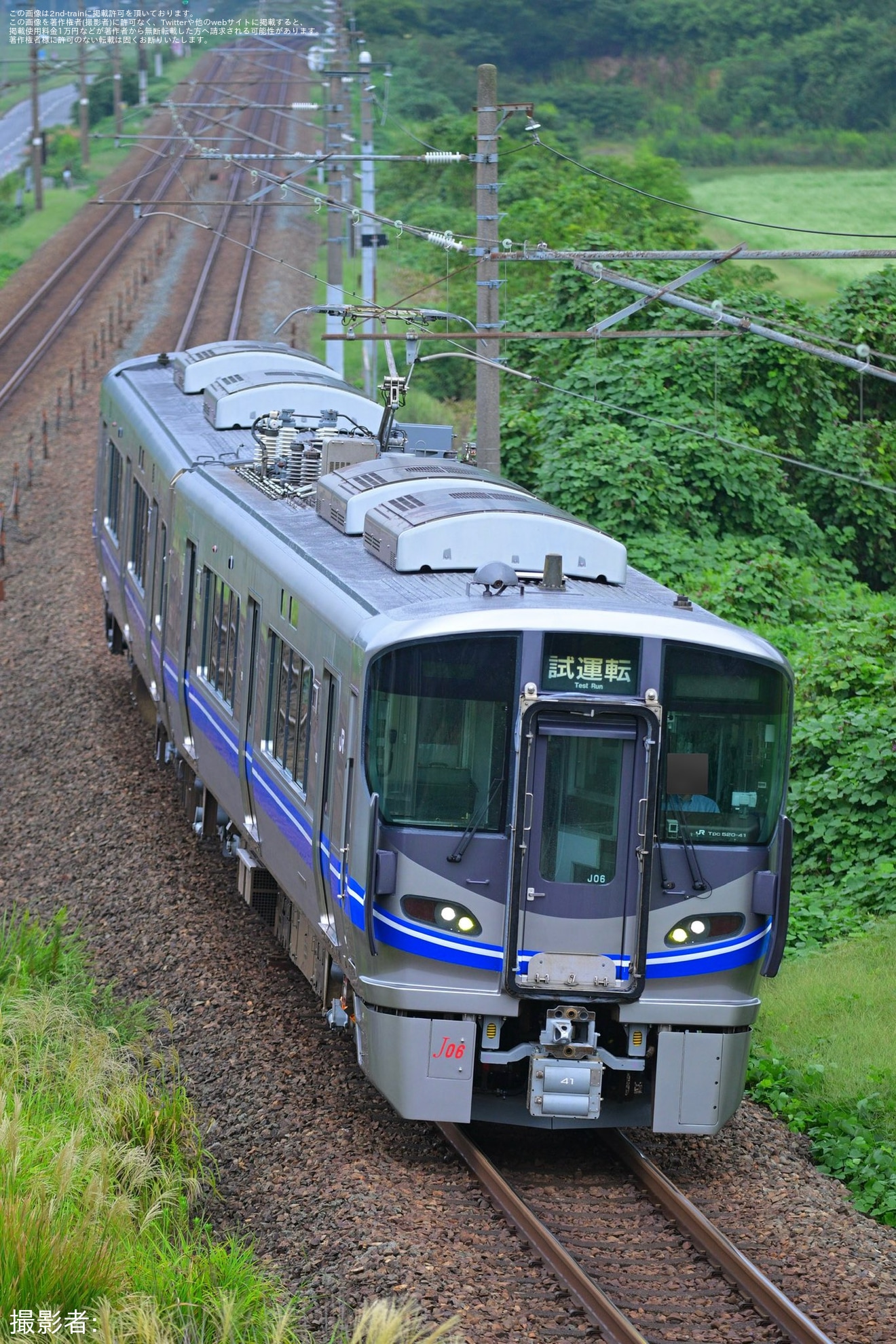 【JR西】521系J06編成が金沢総合車両所本所出場試運転の拡大写真