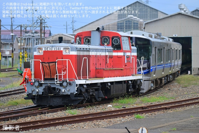 【JR西】521系J06編成が金沢総合車両所本所出場試運転を不明で撮影した写真