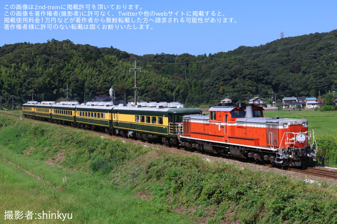 【JR西】サロンカーなにわ「兵庫テロワール旅号」ツアーを催行(復路分)を佐津～竹野間で撮影した写真