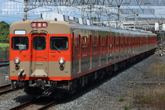【東武】8000系8111F(ツートンカラー) 南栗橋工場出場試運転を板倉東洋大前駅で撮影した写真