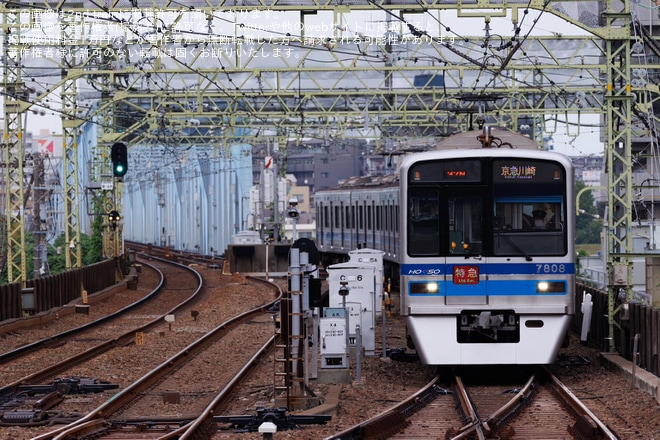 【京急】京急線内の人身事故によるダイヤ乱れの影響により、京成車・北総車が京急川崎以南へ入線を京急川崎駅で撮影した写真