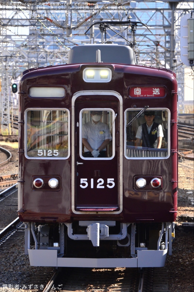 【能勢電】5100系5124F 正雀工場出場回送を十三駅で撮影した写真